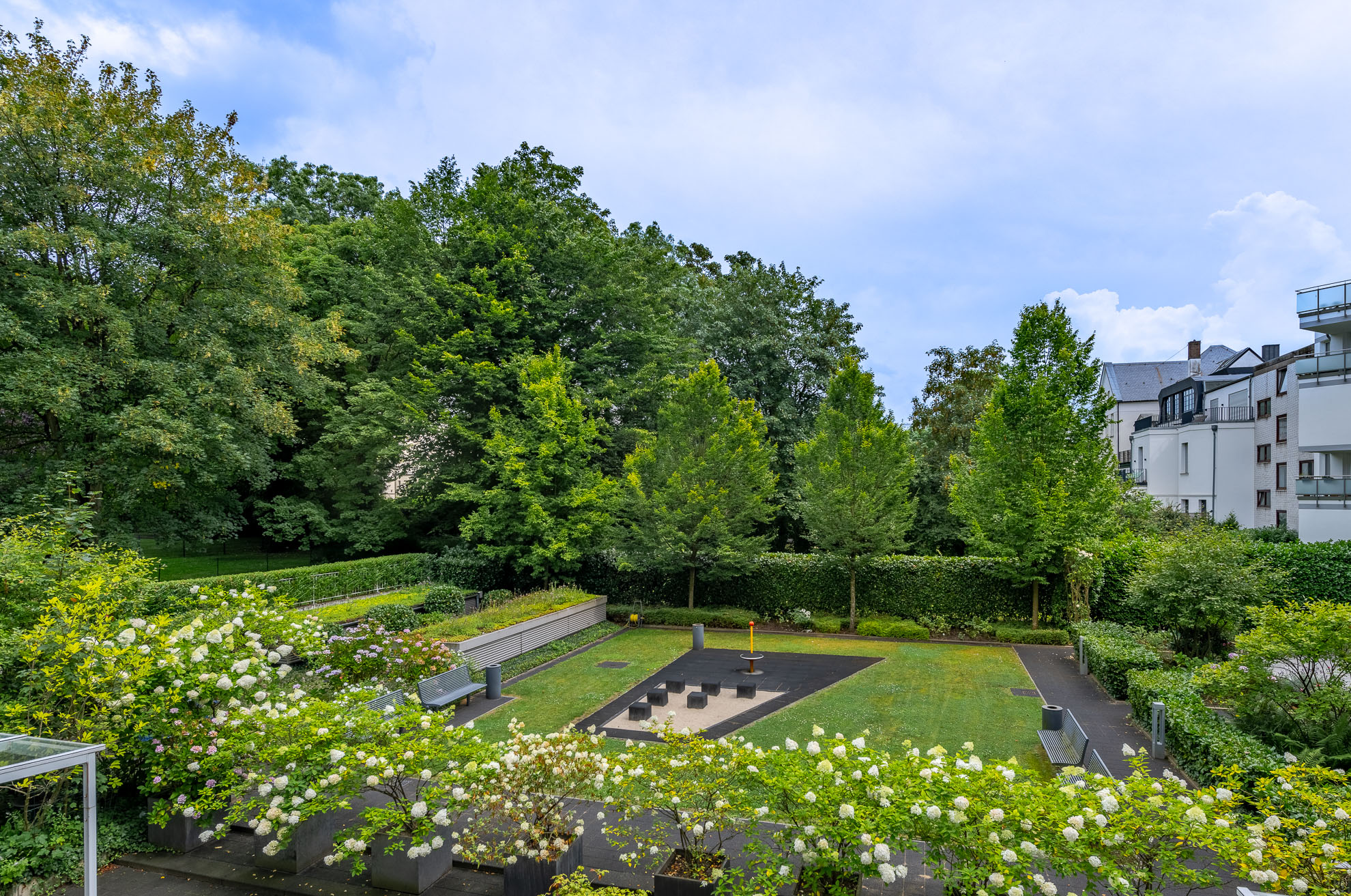 Ruhiger Ausblick in den Hinterhof